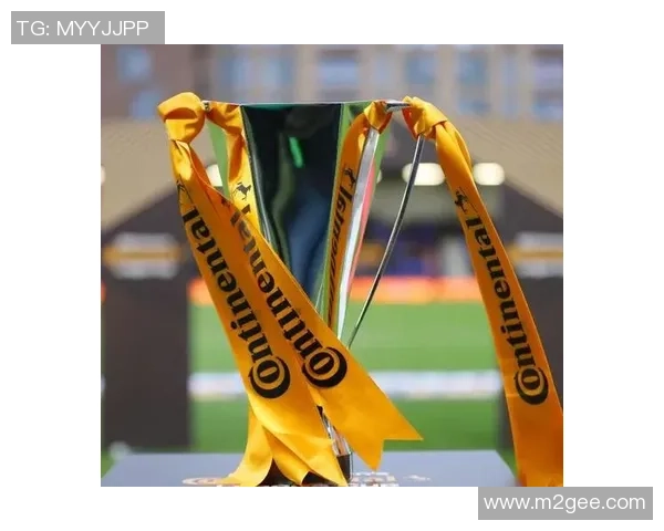 女足英联杯中产生暴力抵触，一名球员捉住对手脖子将其跌倒