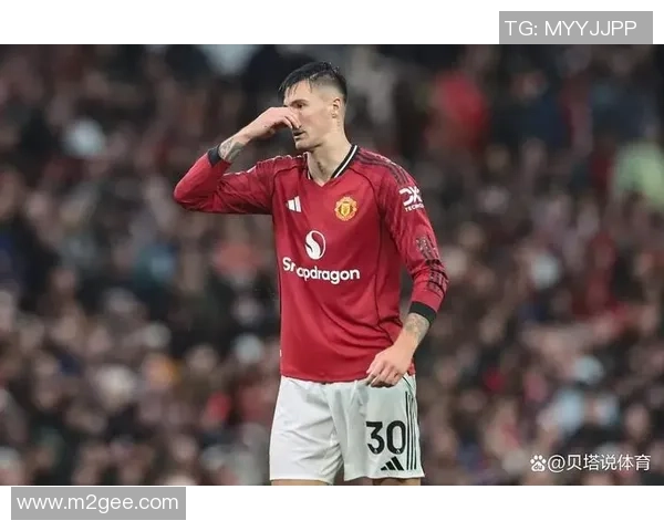 曼联88年青训传统面对断档危险,阿莫林紧迫征召18岁小将补位